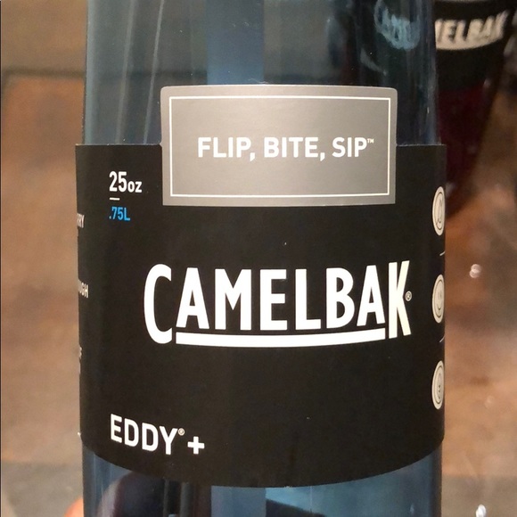 NWT Camelbak Eddy 25 oz Deep Magenta - Picture 2 of 6